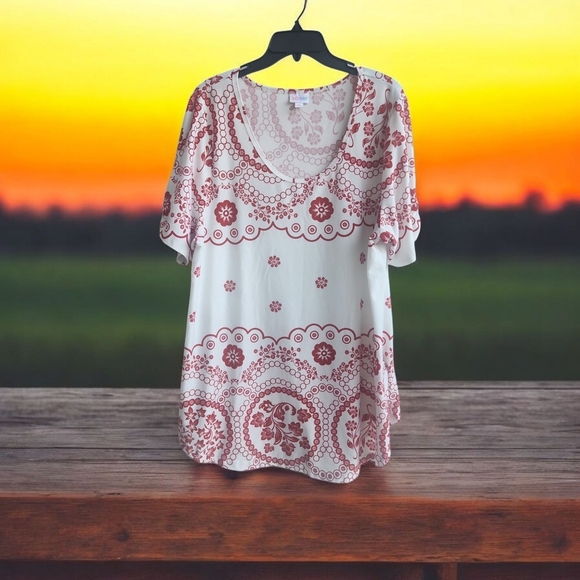 Lularoe  flare style tee. Scalloped sleeve.  Boho-Chic Size 3xl - Picture 1 of 9